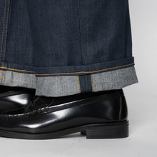 Load image into Gallery viewer, Strong Guy - Giant Hornet Selvedge