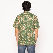 Load image into Gallery viewer, Aloha Shirt - Waikiki Waves - Green
