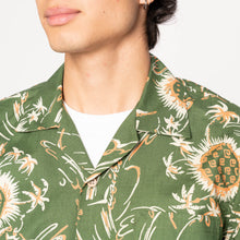 Load image into Gallery viewer, Aloha Shirt - Waikiki Waves - Green
