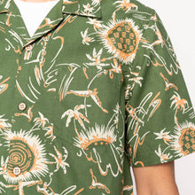 Load image into Gallery viewer, Aloha Shirt - Waikiki Waves - Green
