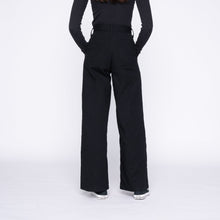 Load image into Gallery viewer, Wide Leg Trouser - Rinsed Oxford - Black
