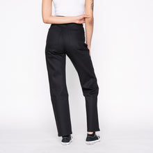 Load image into Gallery viewer, Women&#39;s - Classic - Black Cobra Stretch Selvedge | Naked &amp; Famous Denim
